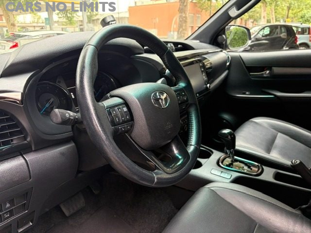 Toyota Hilux 2.8 D-4D A/T 4WD 4 porte Double Cab Invincible - foto 3 di 25