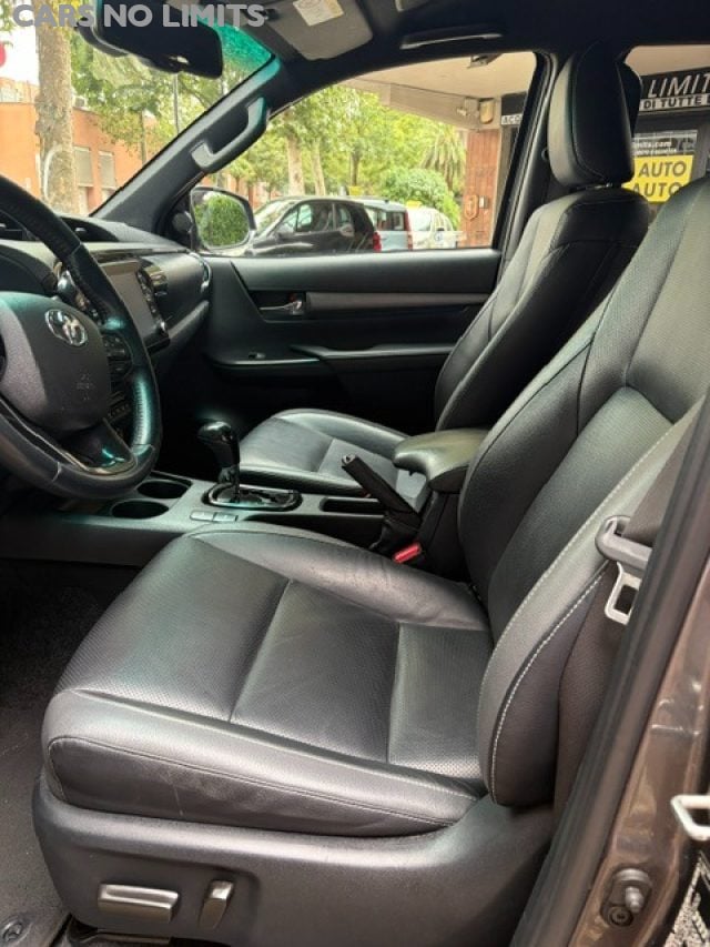Toyota Hilux 2.8 D-4D A/T 4WD 4 porte Double Cab Invincible - foto 2 di 4