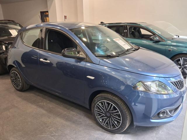Lancia Ypsilon 1.0 FireFly 5 porte S&S Hybrid Gold - foto 2 di 4