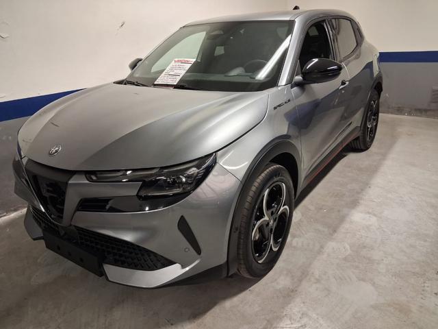 Alfa Romeo Junior 1.2 145 CV Hybrid eDCT6 Speciale - foto 2 di 4