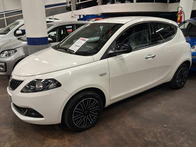 Lancia Ypsilon 1.0 FireFly 5 porte S&S Hybrid Gold - foto 2 di 4