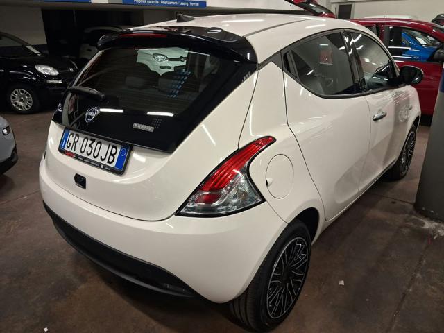 Lancia Ypsilon 1.0 FireFly 5 porte S&S Hybrid Gold - foto 3 di 4