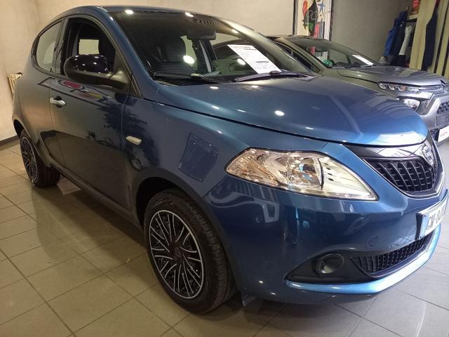Lancia Ypsilon 1.0 FireFly 5 porte S&S Hybrid Oro - foto 3 di 4