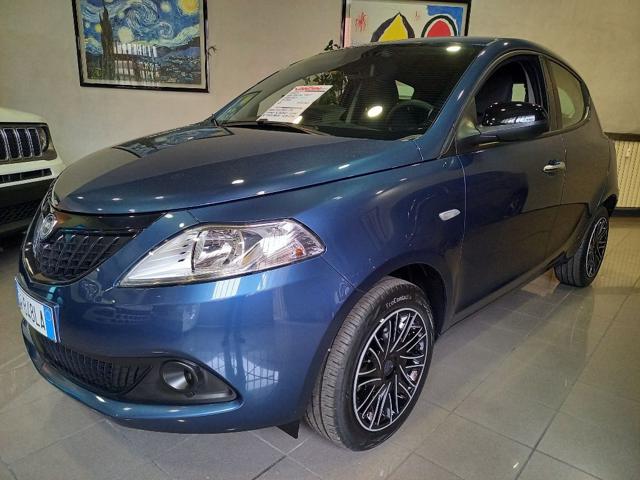 Lancia Ypsilon 1.0 FireFly 5 porte S&S Hybrid Oro - foto 2 di 4