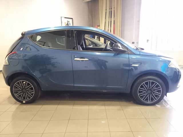 Lancia Ypsilon 1.0 FireFly 5 porte S&S Hybrid Oro - foto 4 di 4