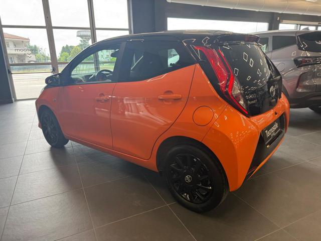 Toyota Aygo Connect 1.0 VVT-i 72 CV 5 porte x-cite - foto 4 di 4