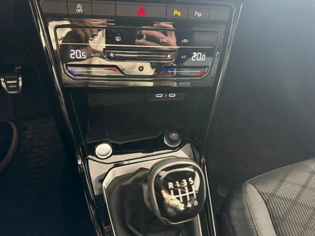 Volkswagen T-Roc 1.0 TSI R-Line, del 2024, 29.040 km, in vendita a Rovigo (RO)