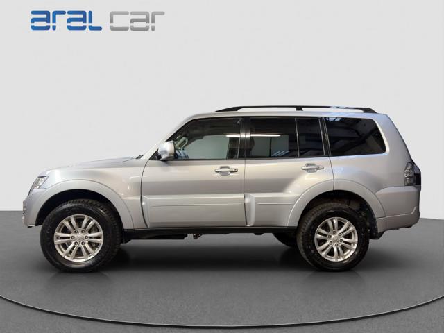 Mitsubishi Pajero 3.2 DI-D 16V aut. Instyle DPF 7 Posti - foto 3 di 4