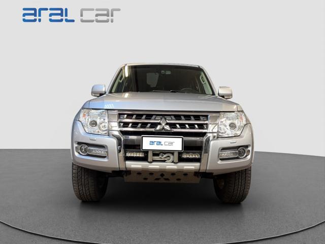 Mitsubishi Pajero 3.2 DI-D 16V aut. Instyle DPF 7 Posti - foto 2 di 4
