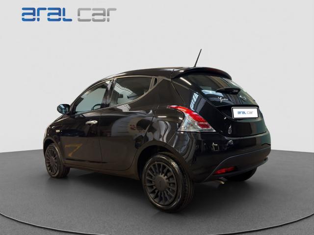 Lancia Ypsilon 1.0 FireFly 5 porte S&S Hybrid Silver - foto 4 di 4