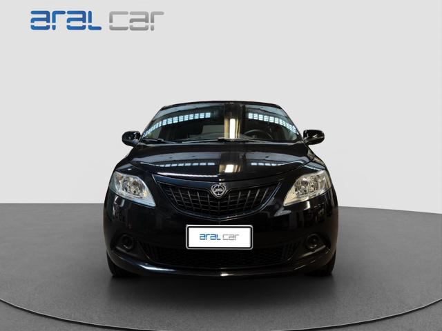 Lancia Ypsilon 1.0 FireFly 5 porte S&S Hybrid Silver - foto 2 di 4
