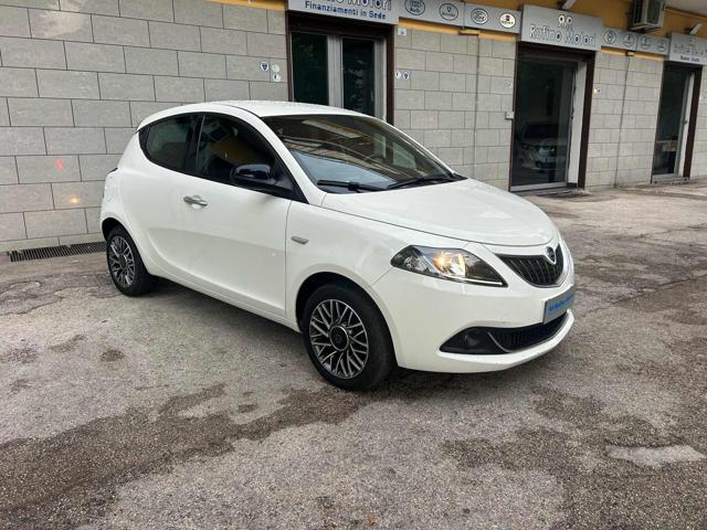Lancia Ypsilon 1.0 FireFly 5 porte S&S Hybrid Gold Plus - foto 3 di 4