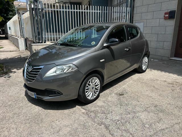 Lancia Ypsilon 1.2 69 CV 5 porte GPL Ecochic Gold - foto 2 di 4