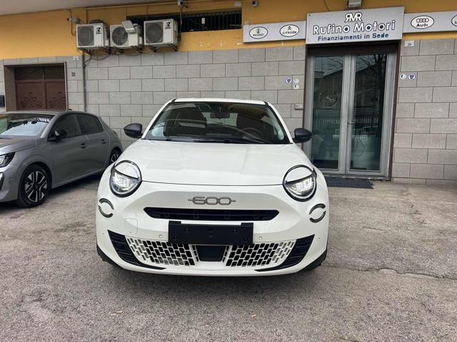 Fiat 600 Hybrid 100 CV DCT MHEV RETROCAMERA key less go usato a AFRAGOLA
