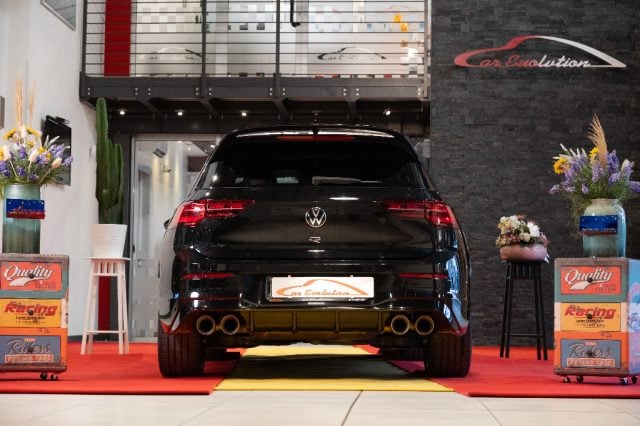 Volkswagen Golf R 2.0 TSI R DSG 4Motion 4X4 20 YERS PERFOR.AKRAPOVIC, del 2025, 29.600 km, in vendita a Noventa Vicentina (VI)