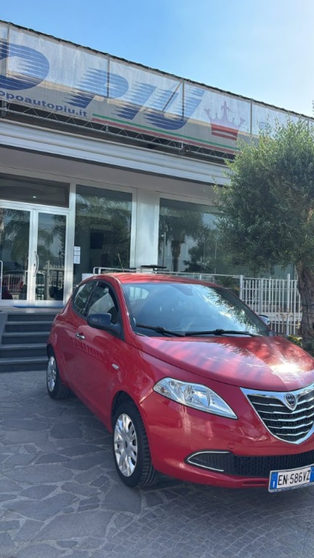 Lancia Ypsilon 0.9 TwinAir 85 CV 5 porte S&S DFN Gold - foto 2 di 4
