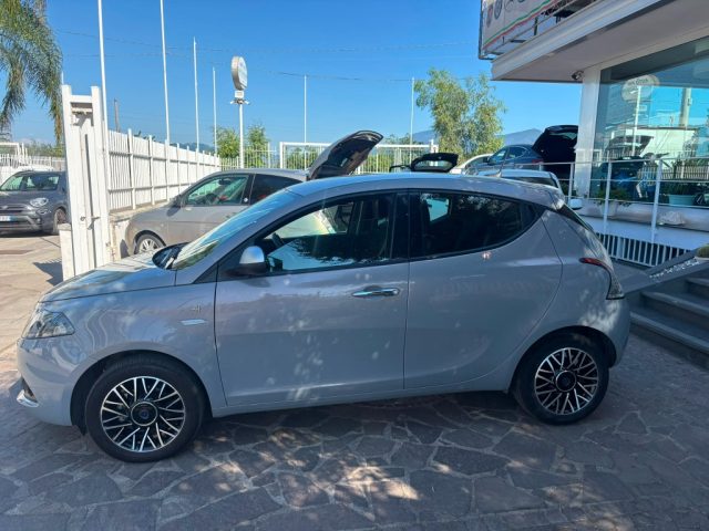 Lancia Ypsilon 1.0 FireFly 5 porte S&S Hybrid Alberta Ferretti - foto 4 di 4