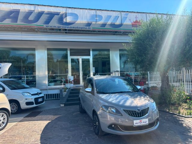Lancia Ypsilon 1.0 FireFly 5 porte S&S Hybrid Alberta Ferretti - foto 2 di 4