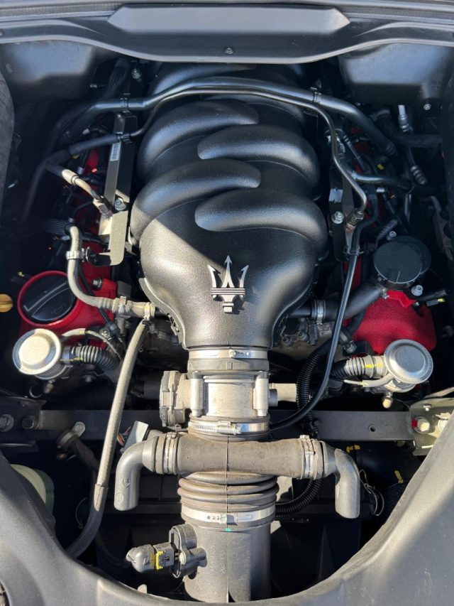 Maserati GranTurismo 4.7 V8 automatica S, del 2009, 76.000 km, in vendita a Poggiomarino (NA)