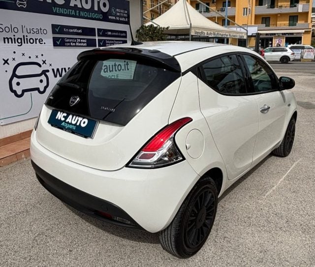 Lancia Ypsilon 1.0 FireFly 5 porte S&S Hybrid Silver - foto 3 di 4