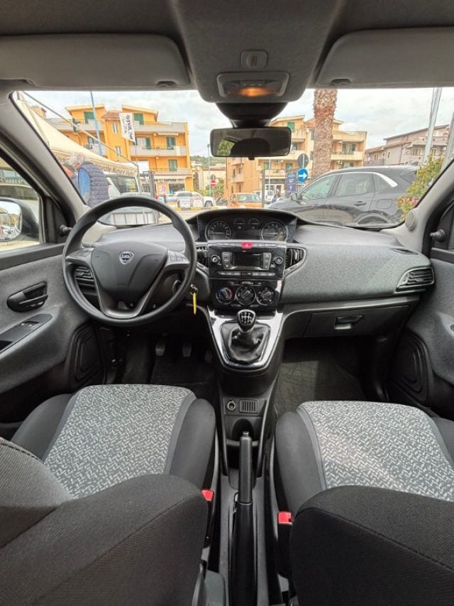 Lancia Ypsilon 1.0 FireFly 5 porte S&S Hybrid Silver - foto 4 di 4