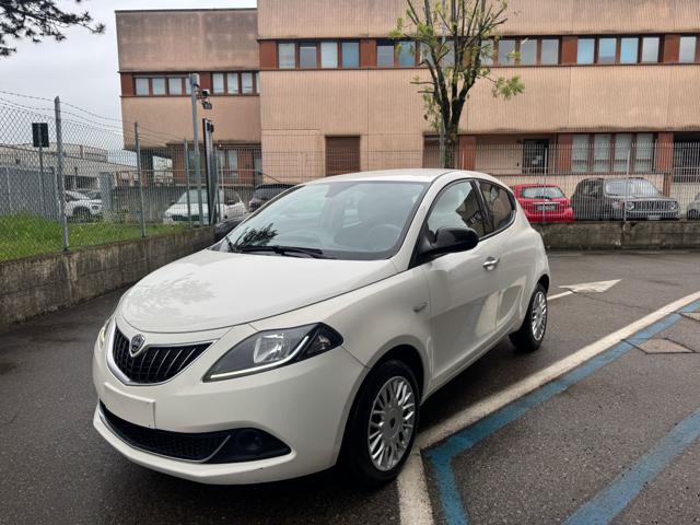 Lancia Ypsilon 1.0 FireFly 5 porte Hybrid Silver usato a MODENA