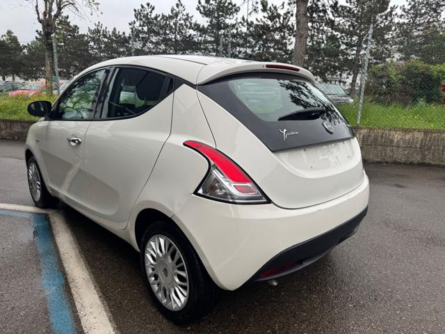 Lancia Ypsilon 1.0 FireFly 5 porte Hybrid Silver - foto 4 di 4