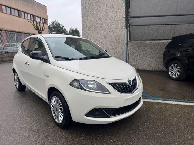 Lancia Ypsilon 1.0 FireFly 5 porte Hybrid Silver - foto 2 di 4