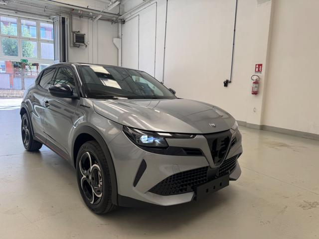 Alfa Romeo Junior 1.2 145 CV Hybrid eDCT6 Speciale KM.0 - foto 3 di 4