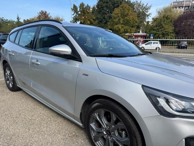 Ford Focus 1.0 EcoBoost Hybrid 155 CV Powershift SW ST-Line - foto 3 di 4