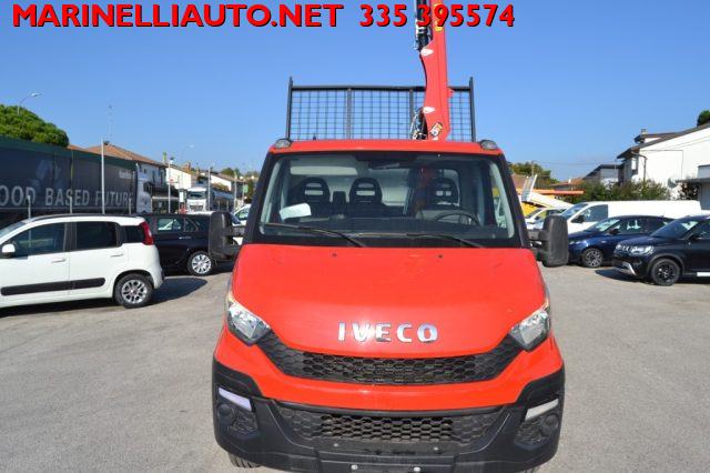 Iveco Daily 35C13 2.3 RIBALTABILE CON GRU HC38 A 3 SFILI usato a COMACCHIO