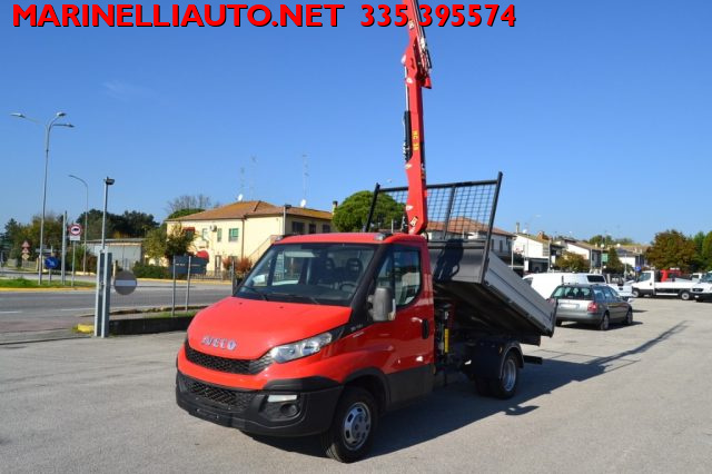 Iveco Daily 35C13 2.3 RIBALTABILE CON GRU HC38 A 3 SFILI usato a COMACCHIO