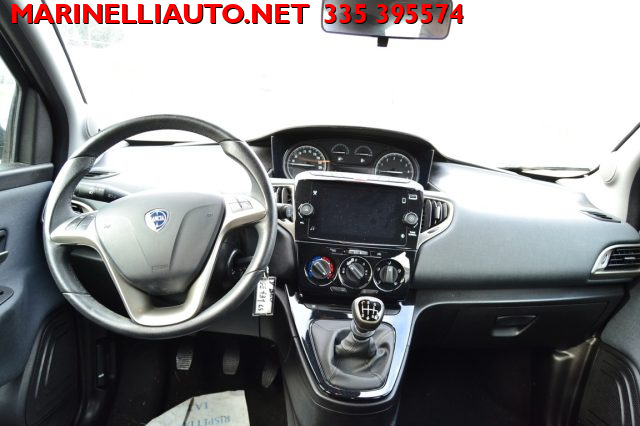 Lancia Ypsilon 1.0 FireFly 5 p. Hybrid Ecochic Gold, del 2021, 33.000 km, in vendita a Comacchio (FE)