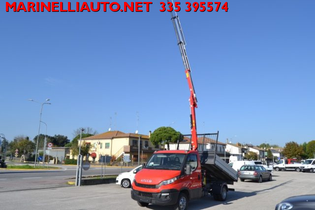 Iveco Daily 35C13 2.3 RIBALTABILE CON GRU HC38 A 3 SFILI usato a COMACCHIO