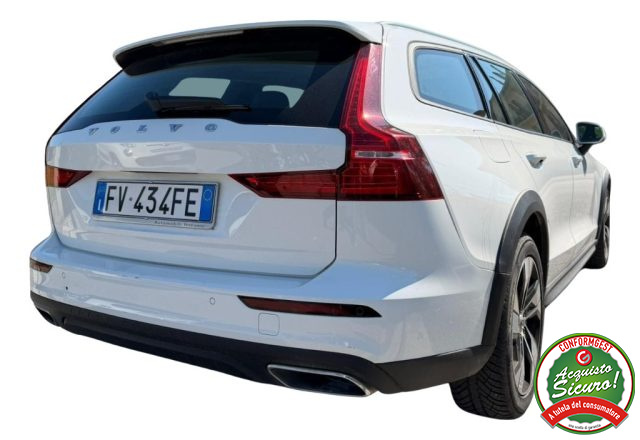 Volvo V60 Cross Country D4 AWD Geartronic Pro - foto 3 di 4