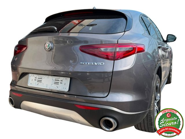 Alfa Romeo Stelvio 2.0 Turbo 200 CV AT8 Q4 - foto 2 di 4