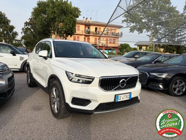 Volvo XC40 T2 Geartronic Momentum - foto 2 di 4