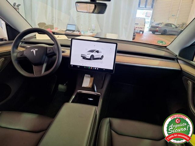 Tesla Model Y Long Range AWD - foto 3 di 4