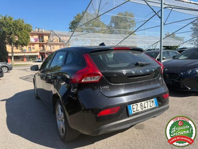 Volvo V40 D2 Momentum - foto 3 di 4