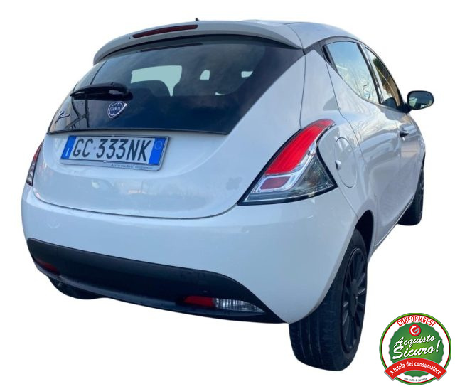 Lancia Ypsilon 1.2 69 CV 5 porte GPL Ecochic Gold - foto 3 di 4