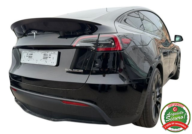 Tesla Model Y Performance AWD Autopilot Avanzato e Gancio - foto 4 di 4