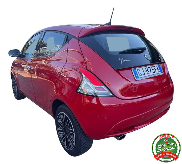 Lancia Ypsilon 1.0 FireFly 5 porte S&S Hybrid Ecochic Silver - foto 3 di 4