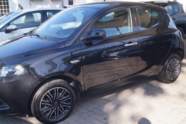 Lancia Ypsilon 1.0 FireFly 5 porte S&S Hybrid Gold - foto 2 di 4