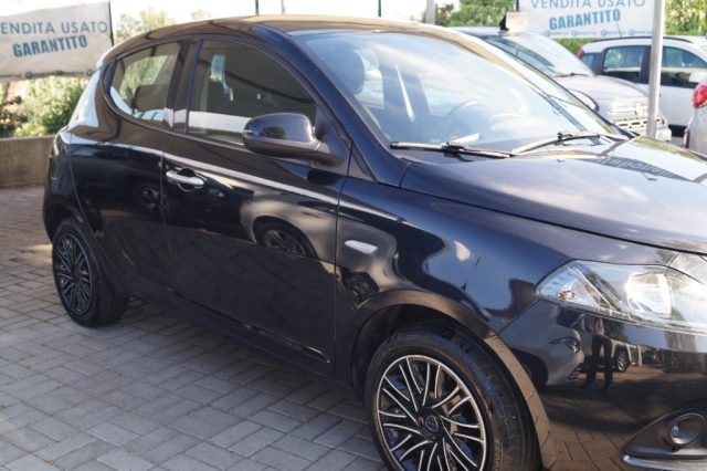 Lancia Ypsilon 1.0 FireFly 5 porte S&S Hybrid Gold - foto 3 di 4