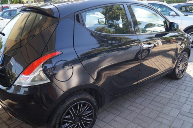 Lancia Ypsilon 1.0 FireFly 5 porte S&S Hybrid Gold - foto 4 di 4