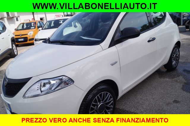 Lancia Ypsilon 1.0 FireFly 5 porte S&S Hybrid Ecochic Silver usato a ROMA