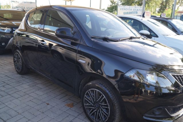 Lancia Ypsilon 1.0 FireFly 5 porte S&S Hybrid Silver - foto 3 di 4