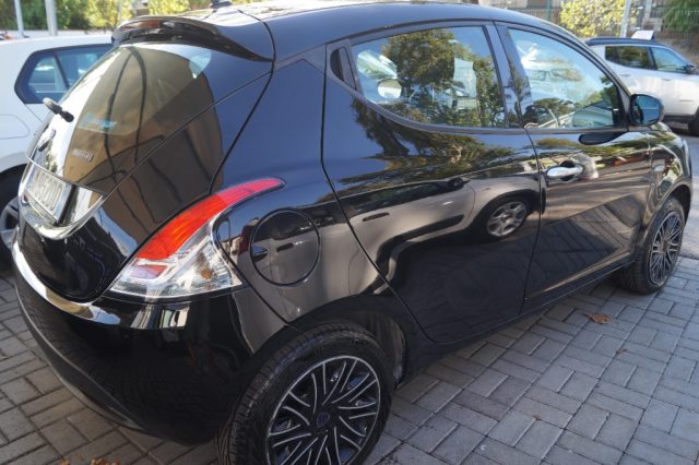 Lancia Ypsilon 1.0 FireFly 5 porte S&S Hybrid Silver - foto 4 di 4