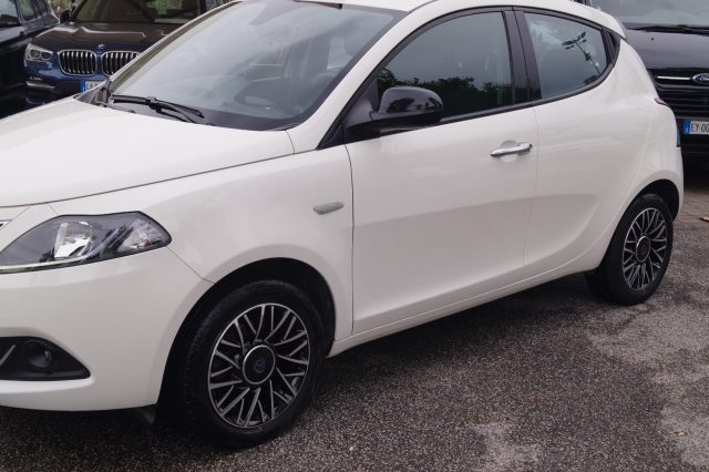 Lancia Ypsilon 1.0 FireFly 5 porte S&S Hybrid Gold - foto 2 di 4