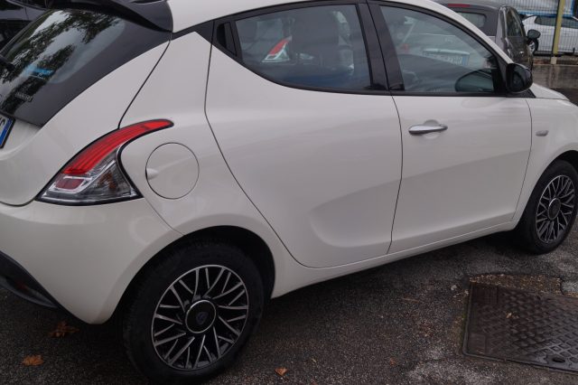 Lancia Ypsilon 1.0 FireFly 5 porte S&S Hybrid Gold - foto 4 di 4